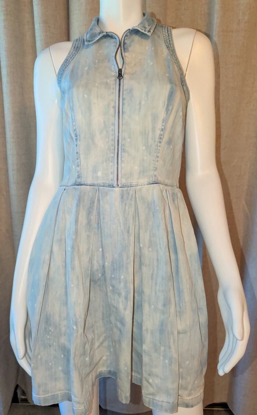 Levi’s Women’s Light Wash Denim Sleeveless Zip Front Collared Mini Dress Size S